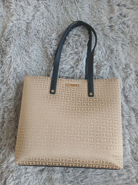 Tommy Hilfiger Tan Leather Women’s Purse – Chic & Stylish
